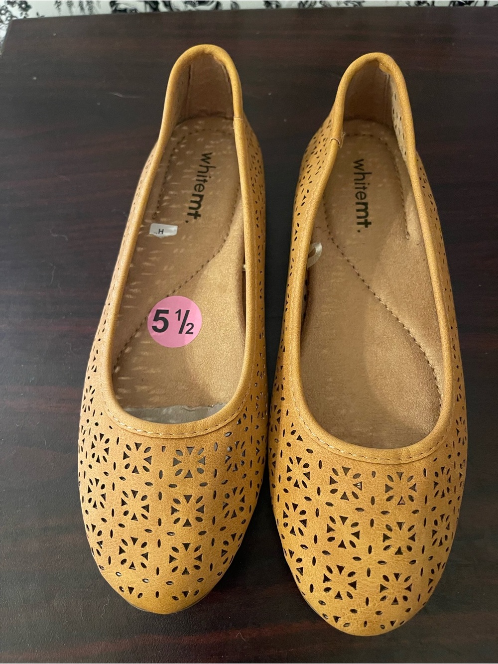 Temt Tan Laser-Cut Ballet Flats - Women